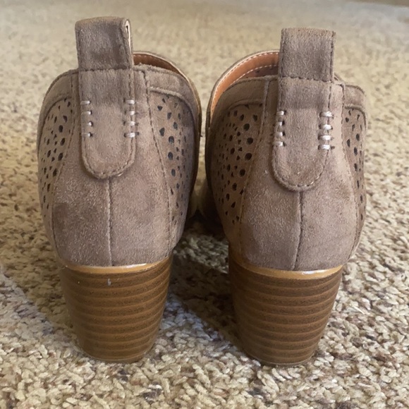 G.C. Shoes Suede Brown Cut Out Pattern Ankle Boots - Picture 4 of 6
